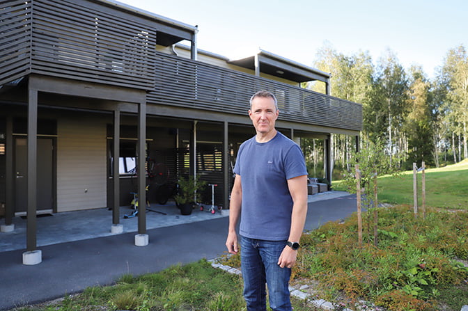 Pål, som til daglig jobber som politimann, elsker den roen og landligheten som preger boligområdet. – Dessuten er det utrolig deilig å slippe all gressklippingen som måtte gjøres på vårt forrige bosted.